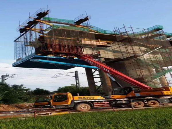 漯河市吊车租赁公司_和寮镇如何选择高空吊车租赁公司？